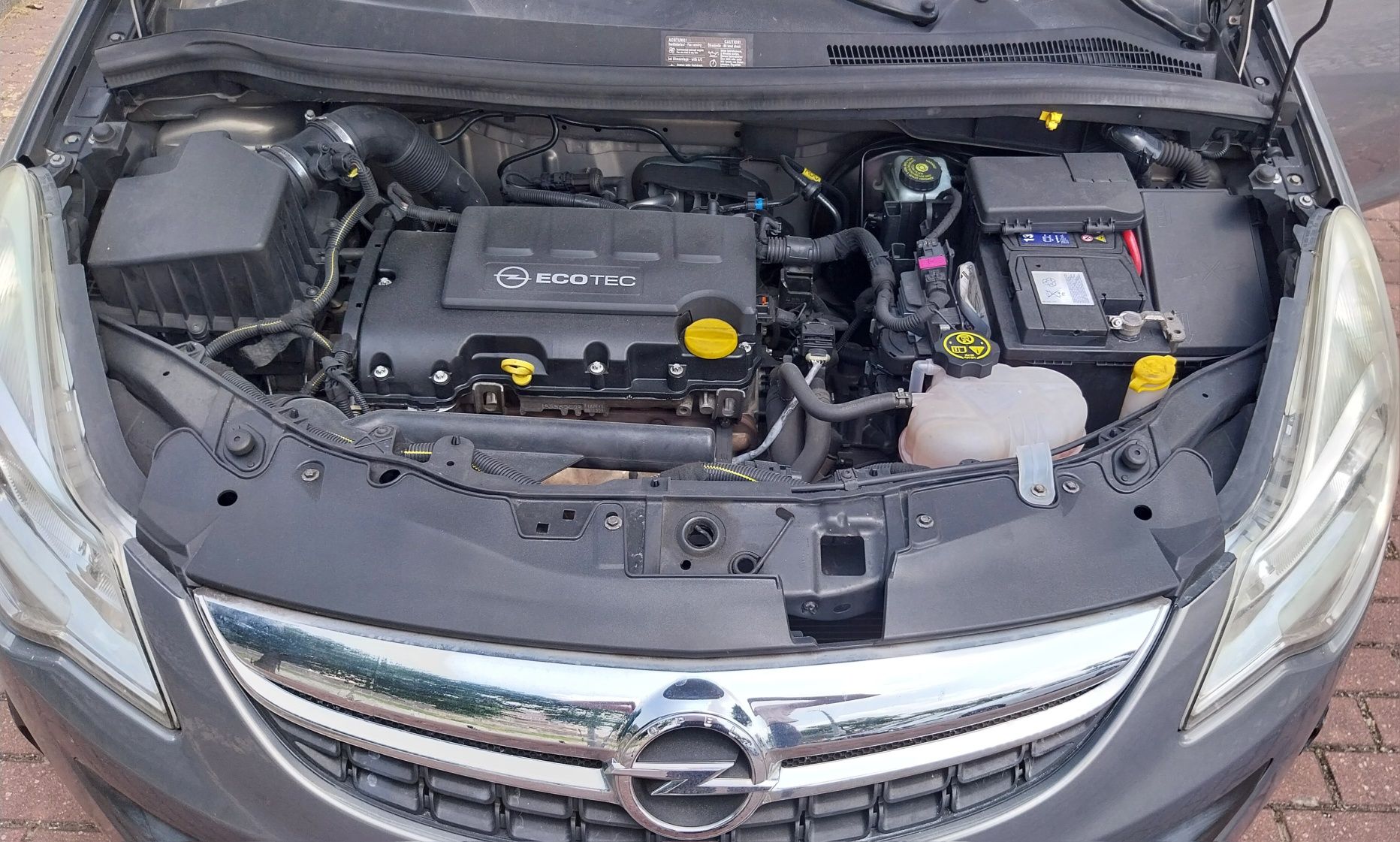 Opel Corsa 1.2i-16v 5p+AC 2011