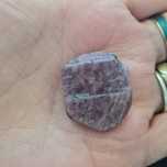 Cristal Rubi hexágono em bruto