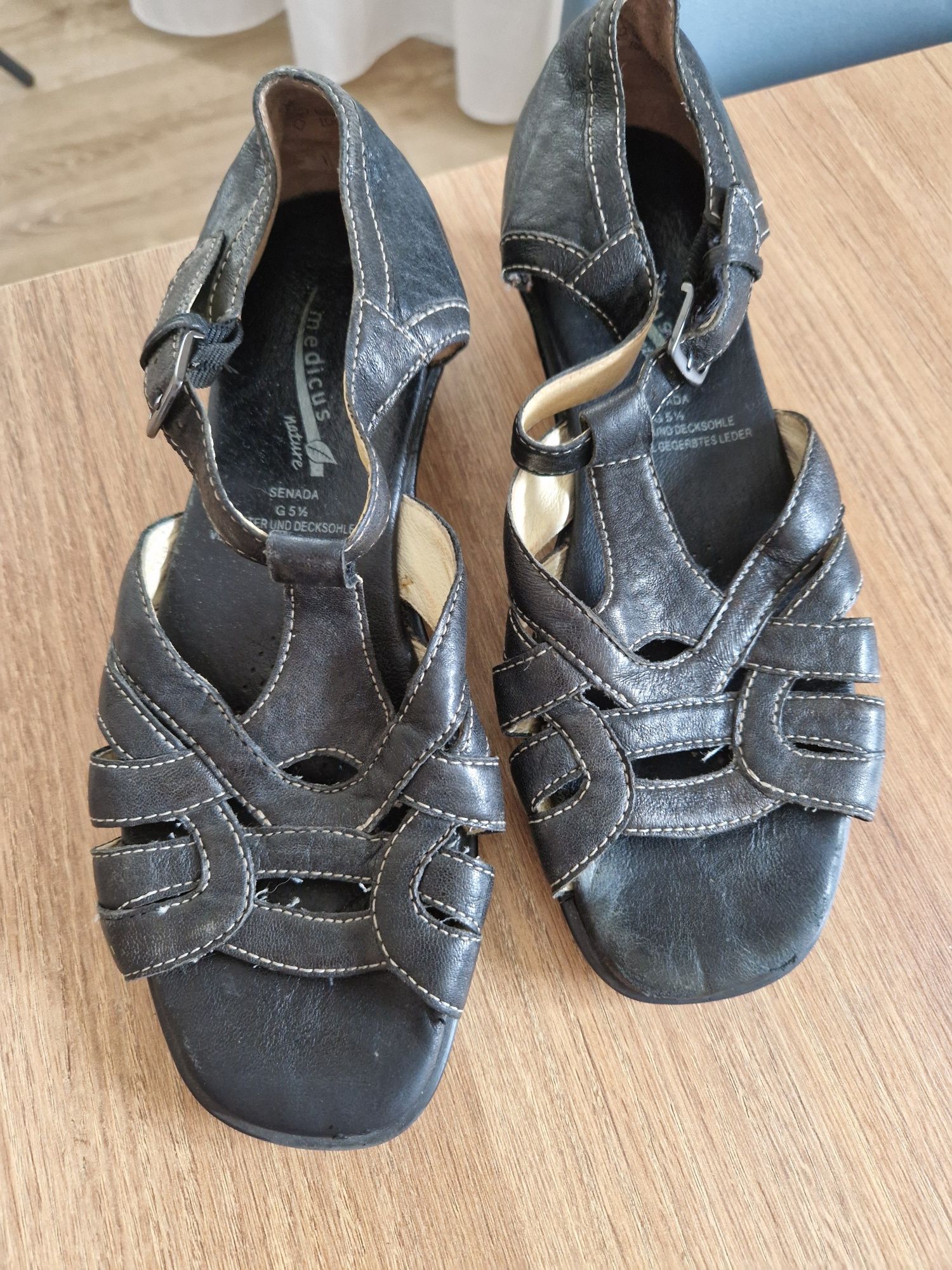 Skórzane mieciutkie i bardzo wygodne buty  znanej marki Medicus