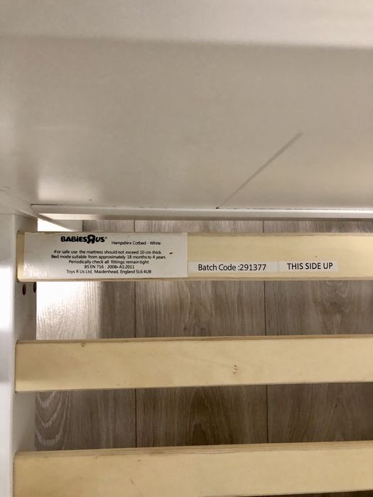 Łóżeczko niemowlęce z materacem