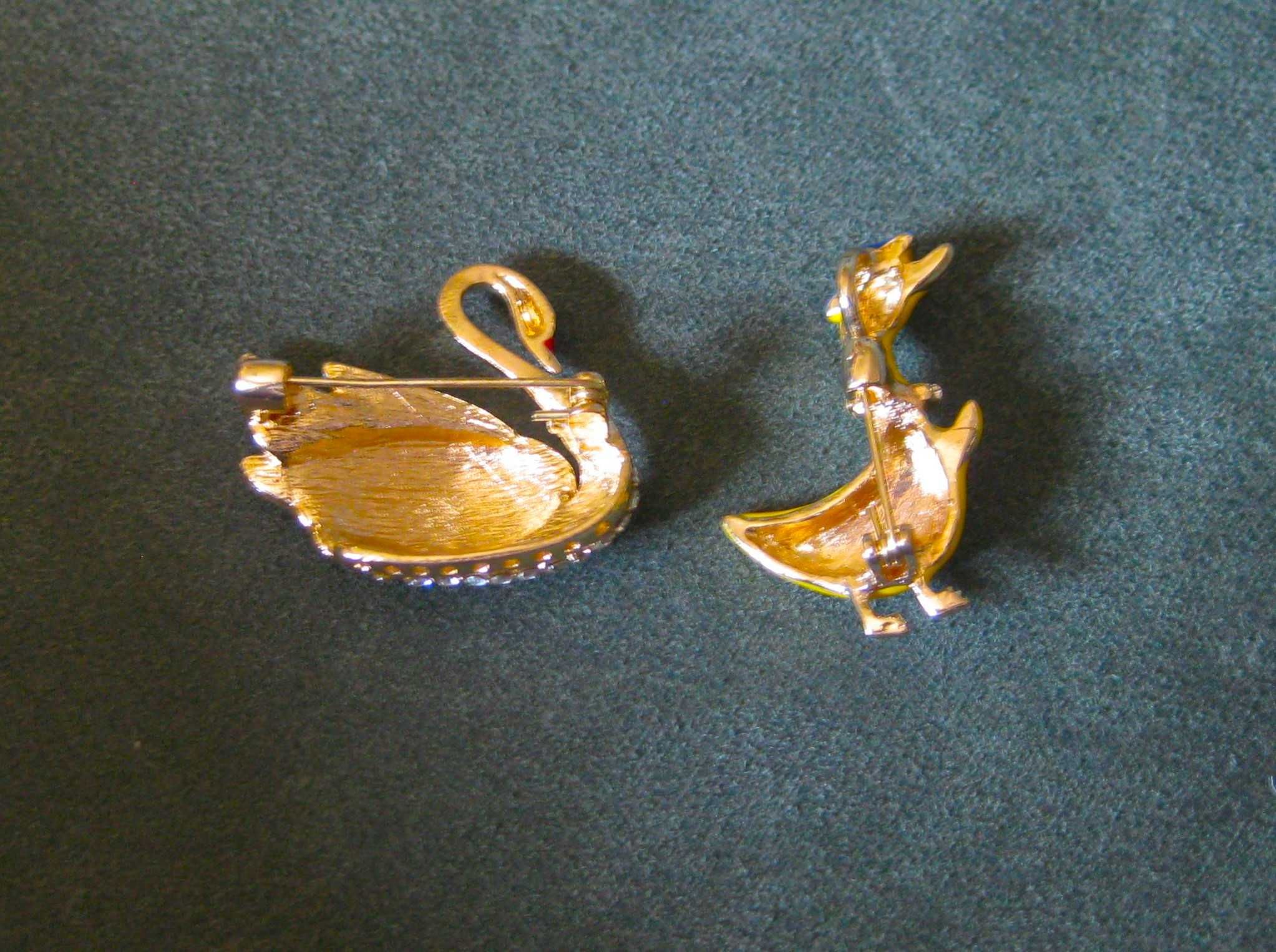 Alfinete / Broche / Pregadeira Cisne NOVO