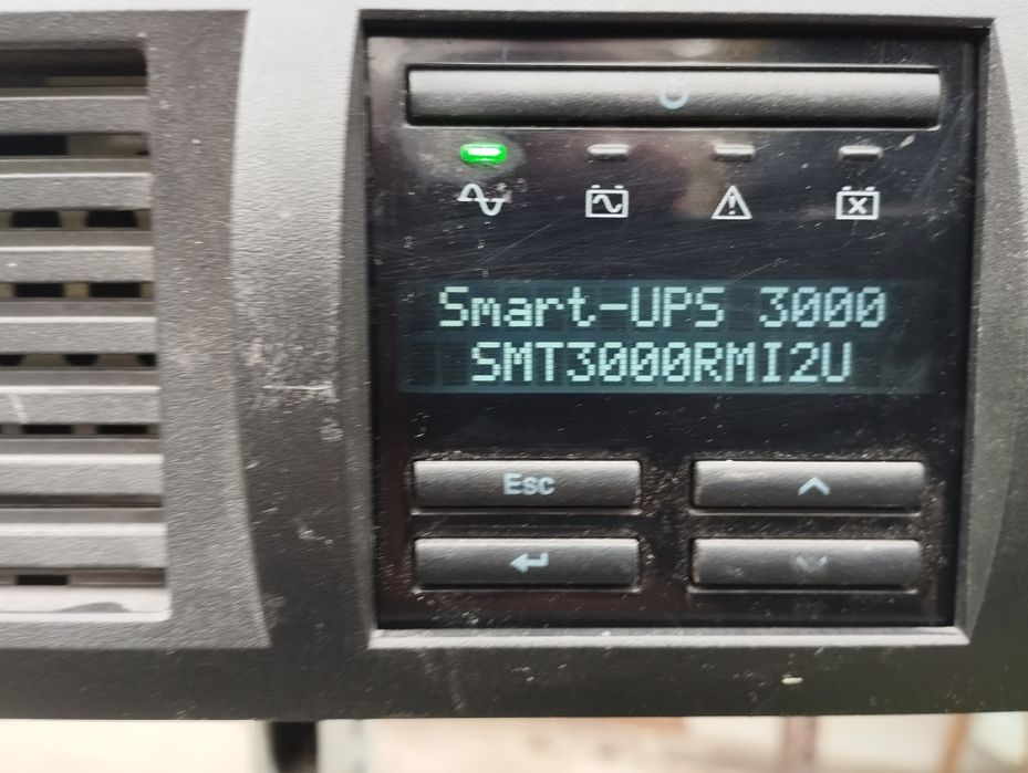 Smart UPS APC SMT3000RMI2U Ибп