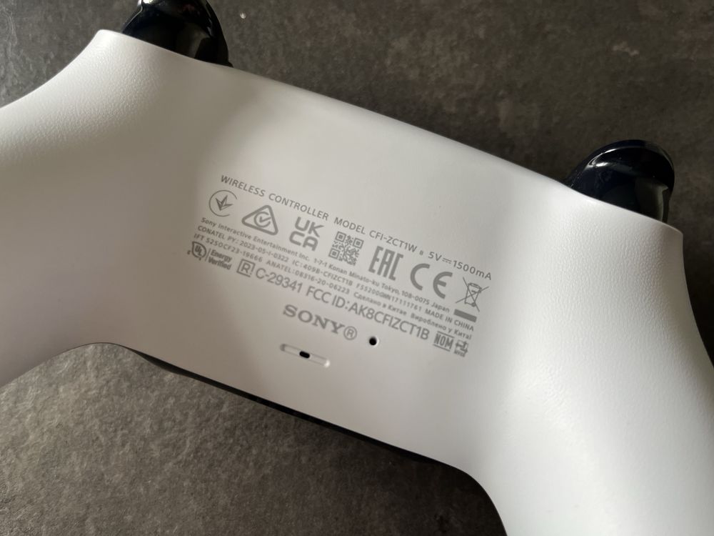 Pad ps5 dualsense v2 stan idealny + pudelko