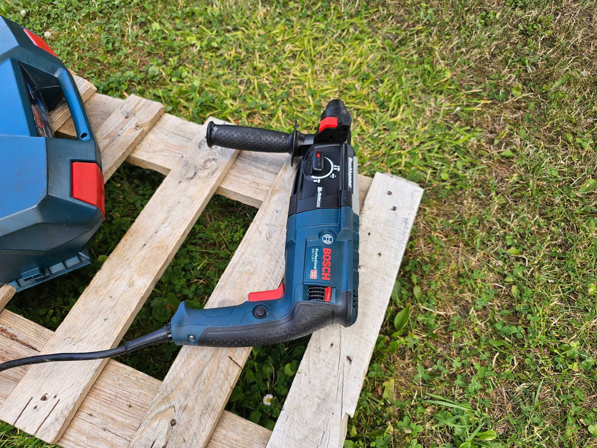 BOSCH GBH 2-28F młotowiertarka + główka + walizka