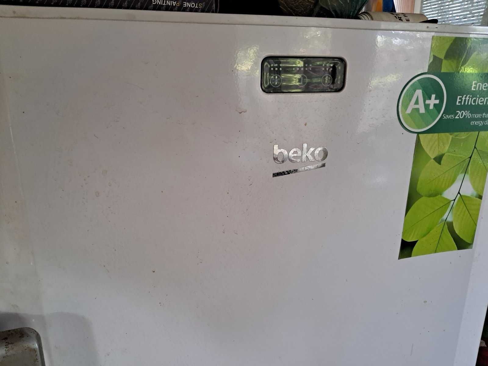 Морозильна камера Beko FS225320