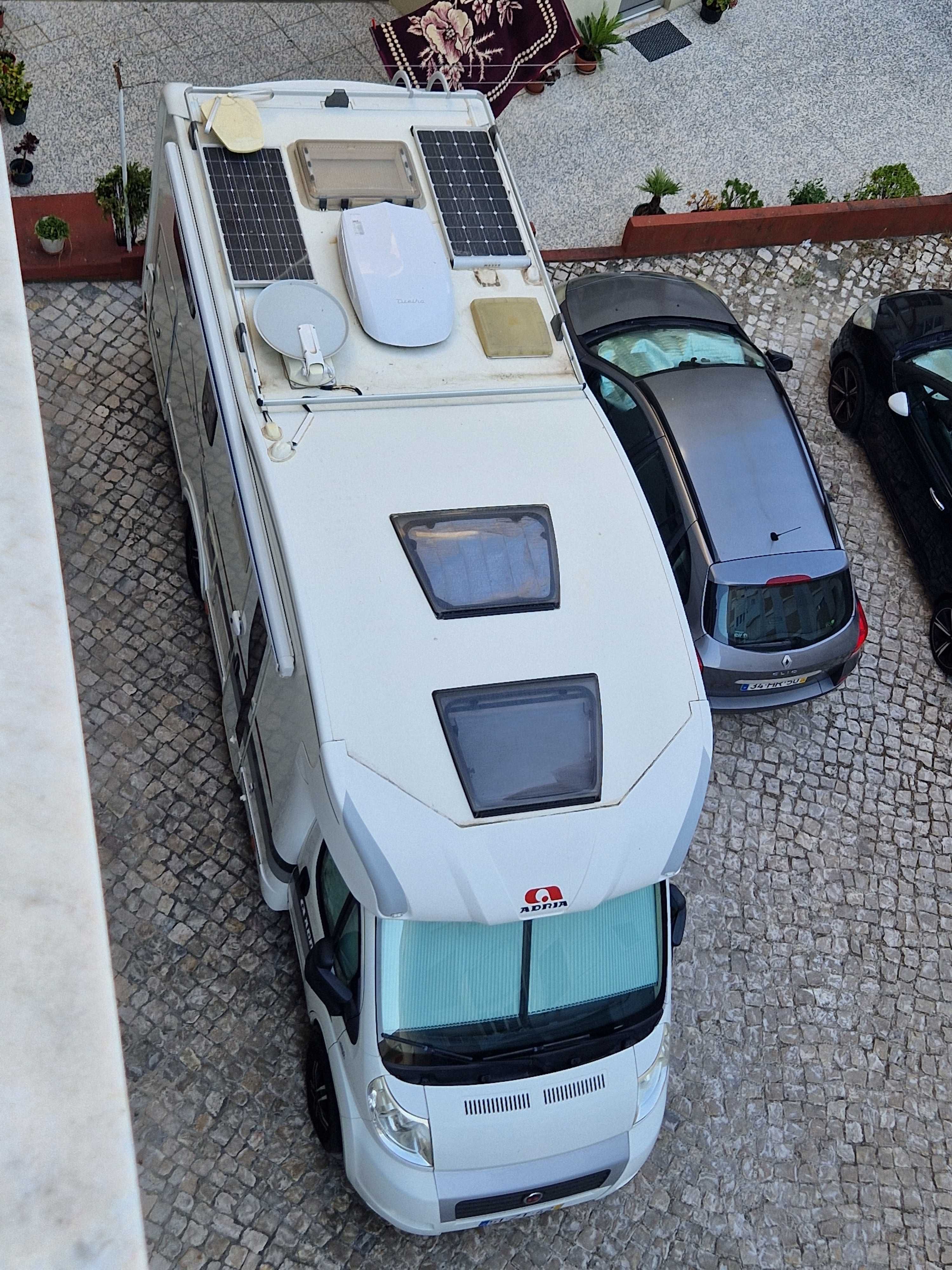 Autocaravana Adria matrix 670 sc + scooter eletrica 125