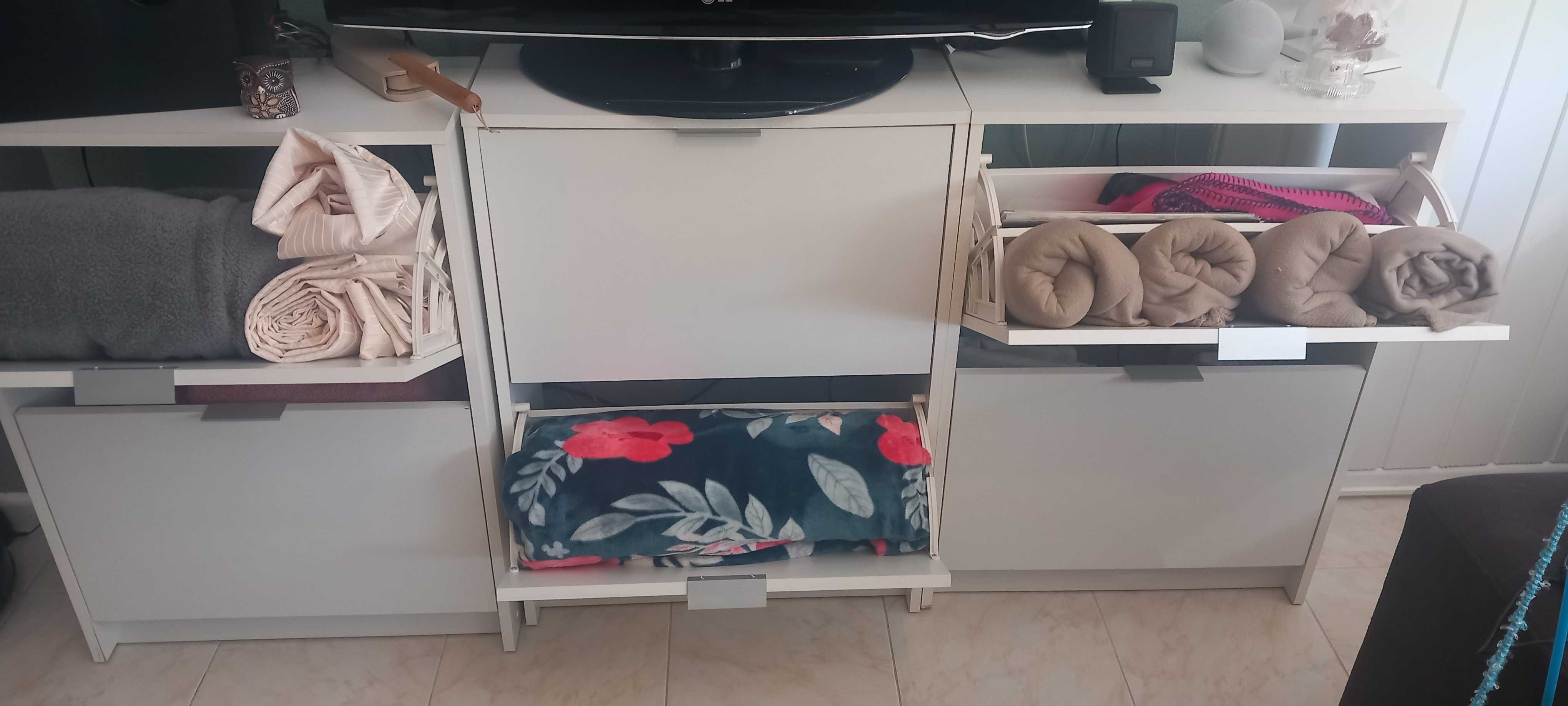 Sapateiras com bastante arrumação