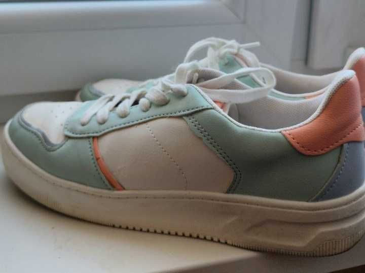 Pull & Bear Pastel Sneakers