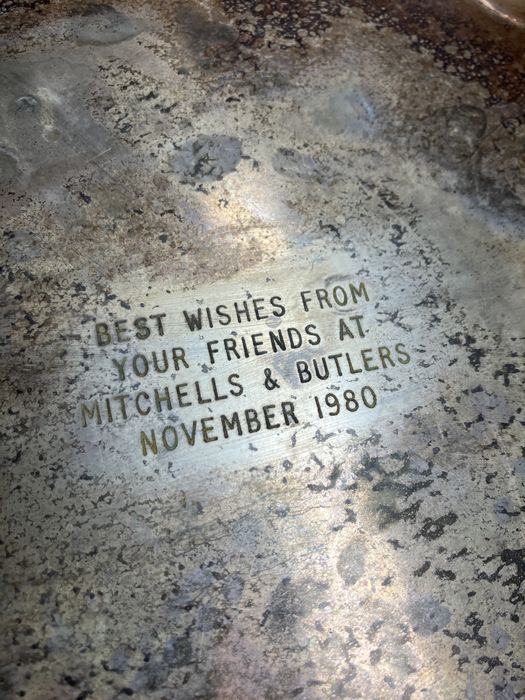 patera w srebrze na nóżkach przed 1980r zdobiona
