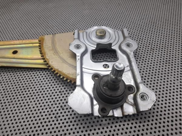 Elevador vidros trás esquerdo TOYOTA Yaris (_P9_)