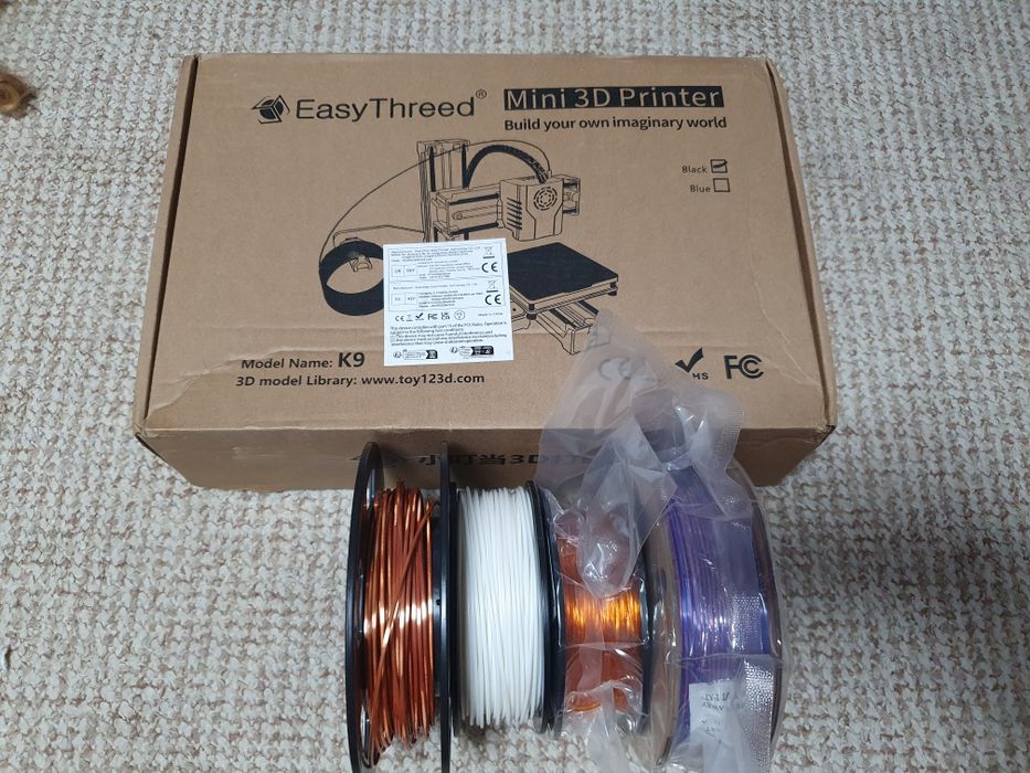 Продам 3D принтер Easy Threed K9 с нитями для печати
