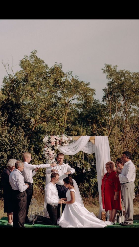Арка для весільної церемонії