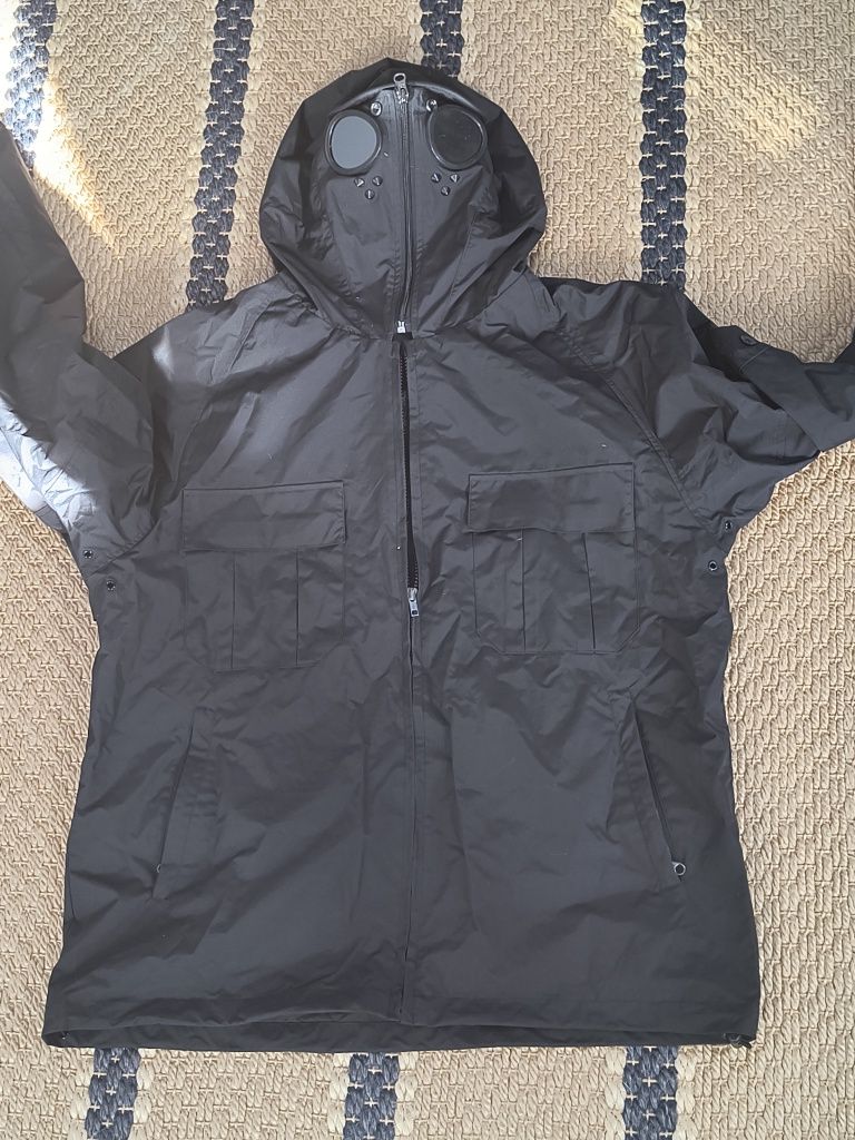 Nylonowa kurtka techwear