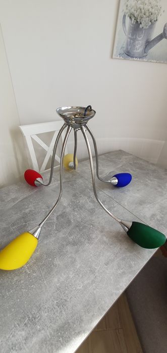 Lampa sufitowa z elastycznymi ramionami