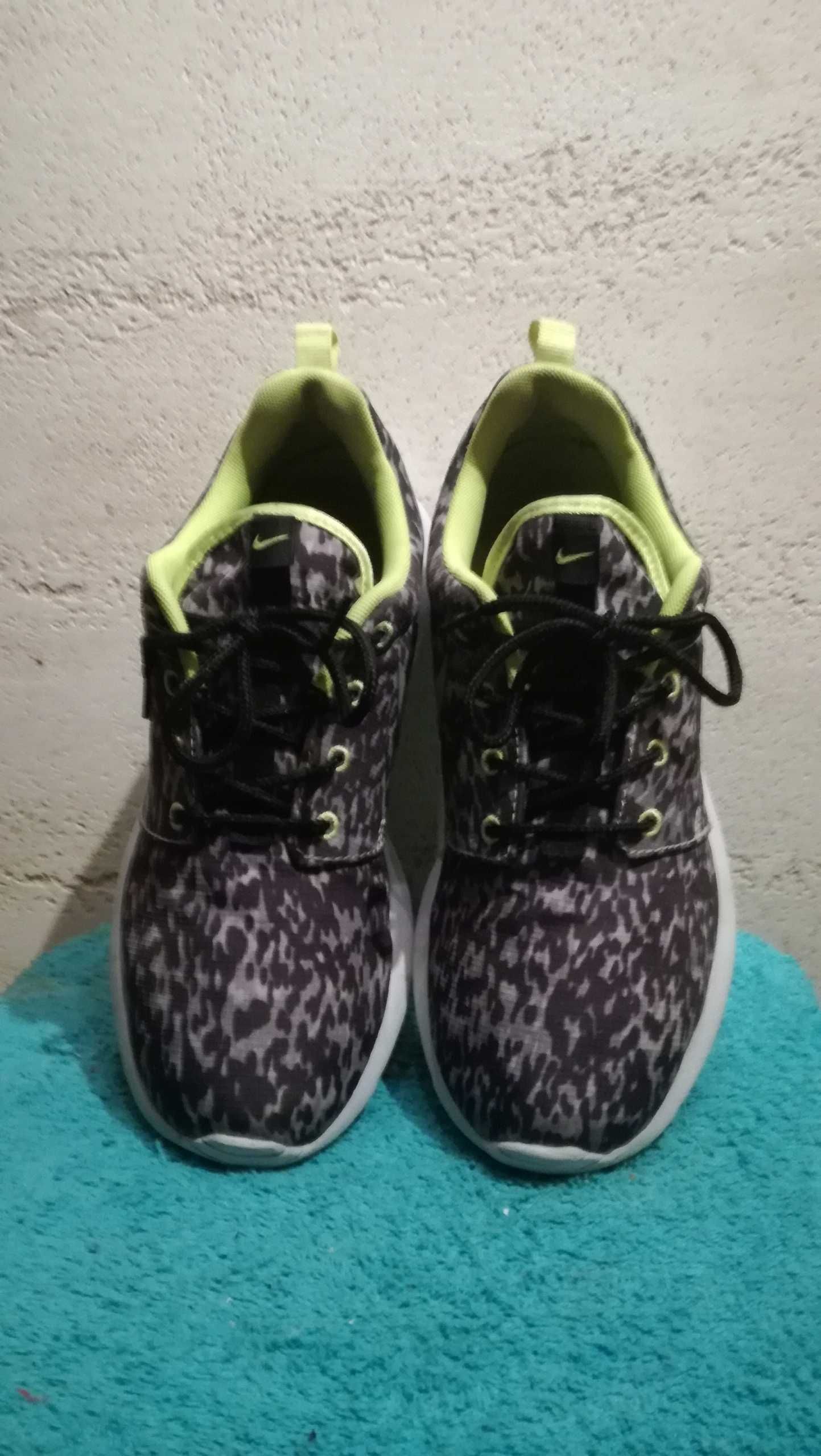 Sneakersy NIKE ROSHE ONE ROSHERUN PRINT r.39 stan bardzo dobry