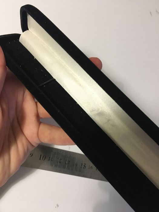 Оксамитова коробочка для годинника