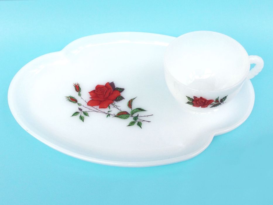 Vintage "Snack Set" | Chávena & Prato | Vidro Opaco | Padrão de Rosas