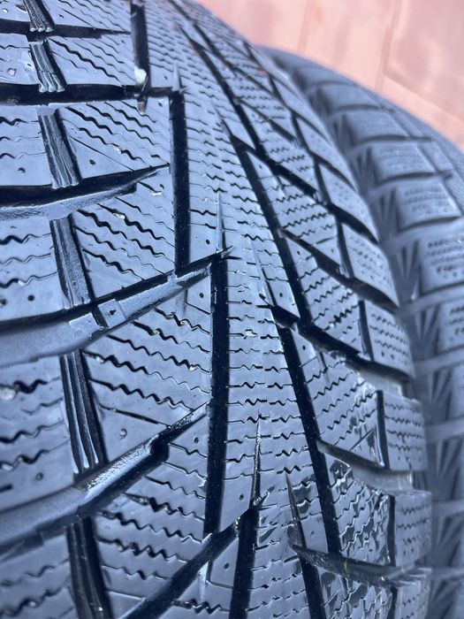 Шини 225/65 r17 Hankook зимові залишок протектора 8мм
