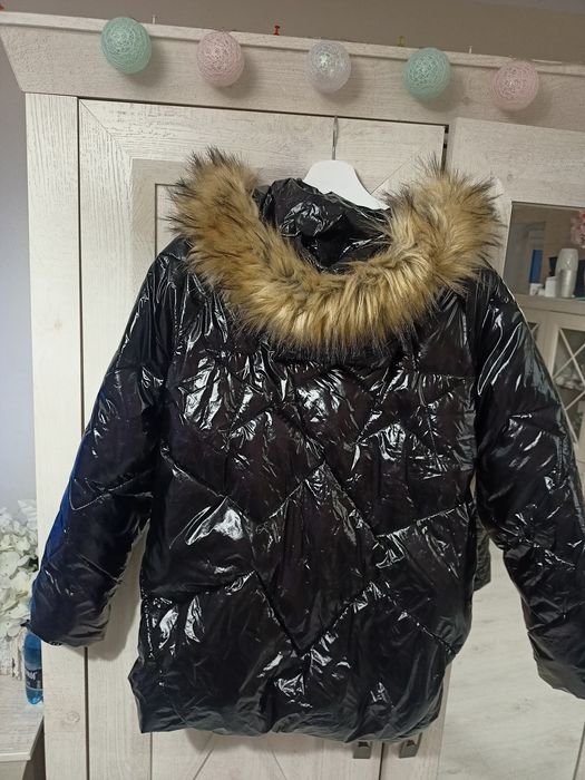Czarna błyszczą kurtka puchowa oversize