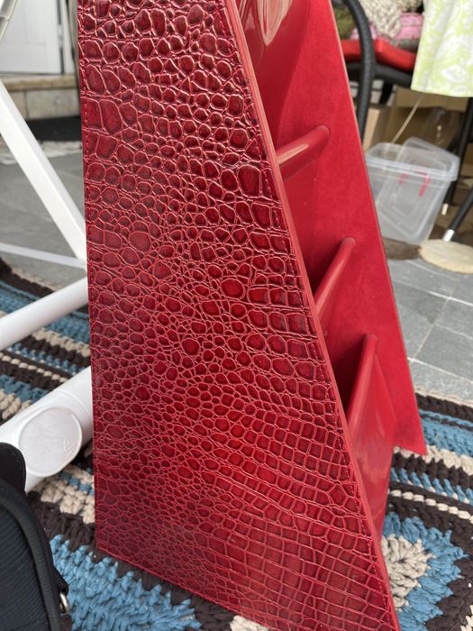 Porta revistas vermelho