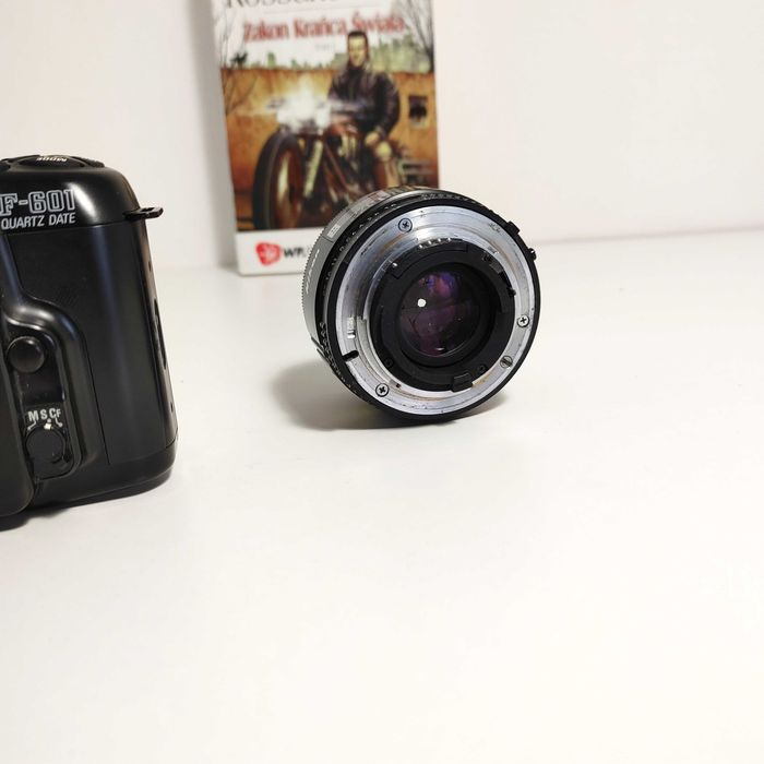 Analogowa Lustrzanka Nikon F-601  Quartz Date AF z NIKKOR 50 mm 1:1,8