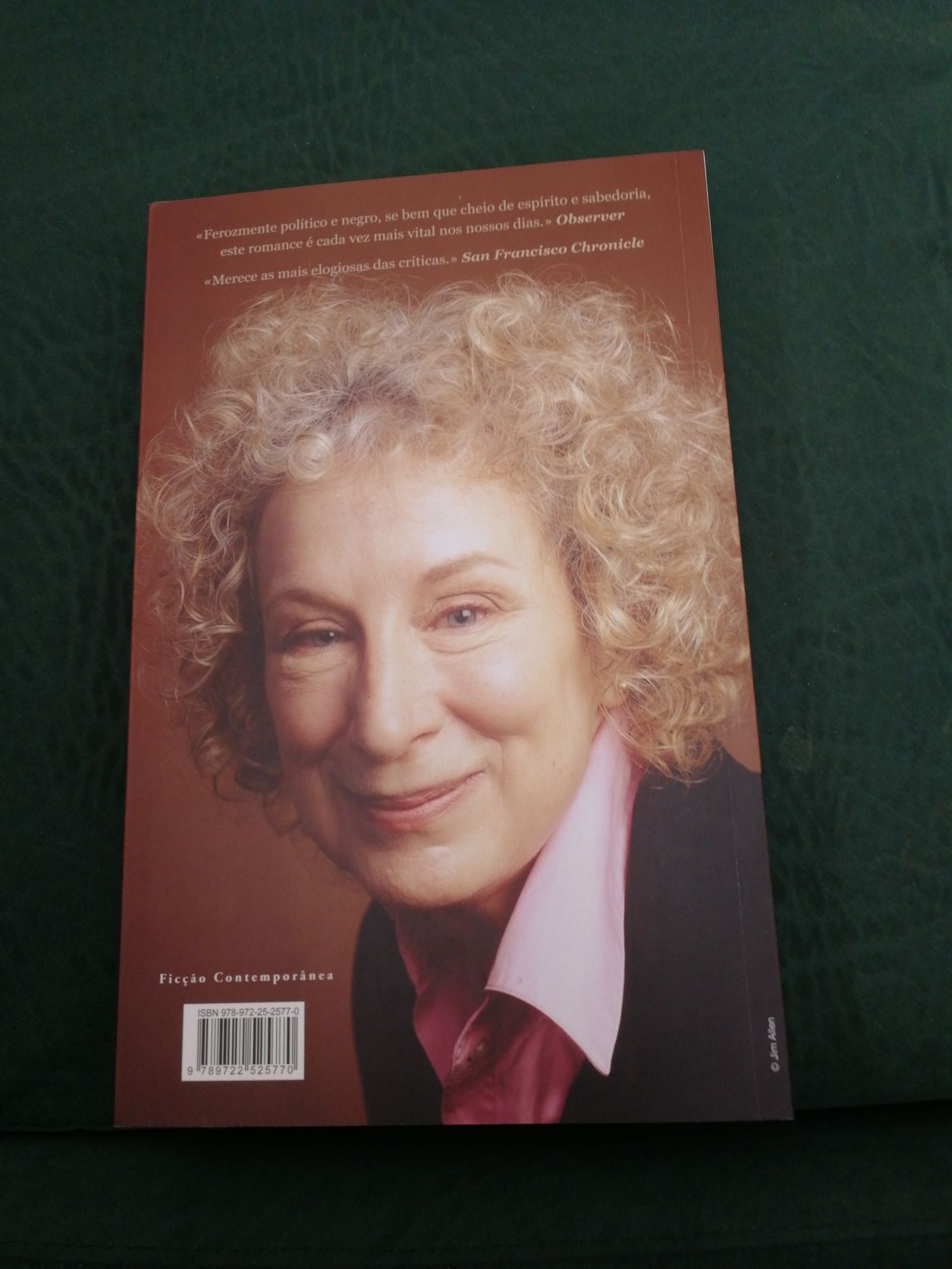 Livro "A História de Uma Serva" de Margaret Atwood