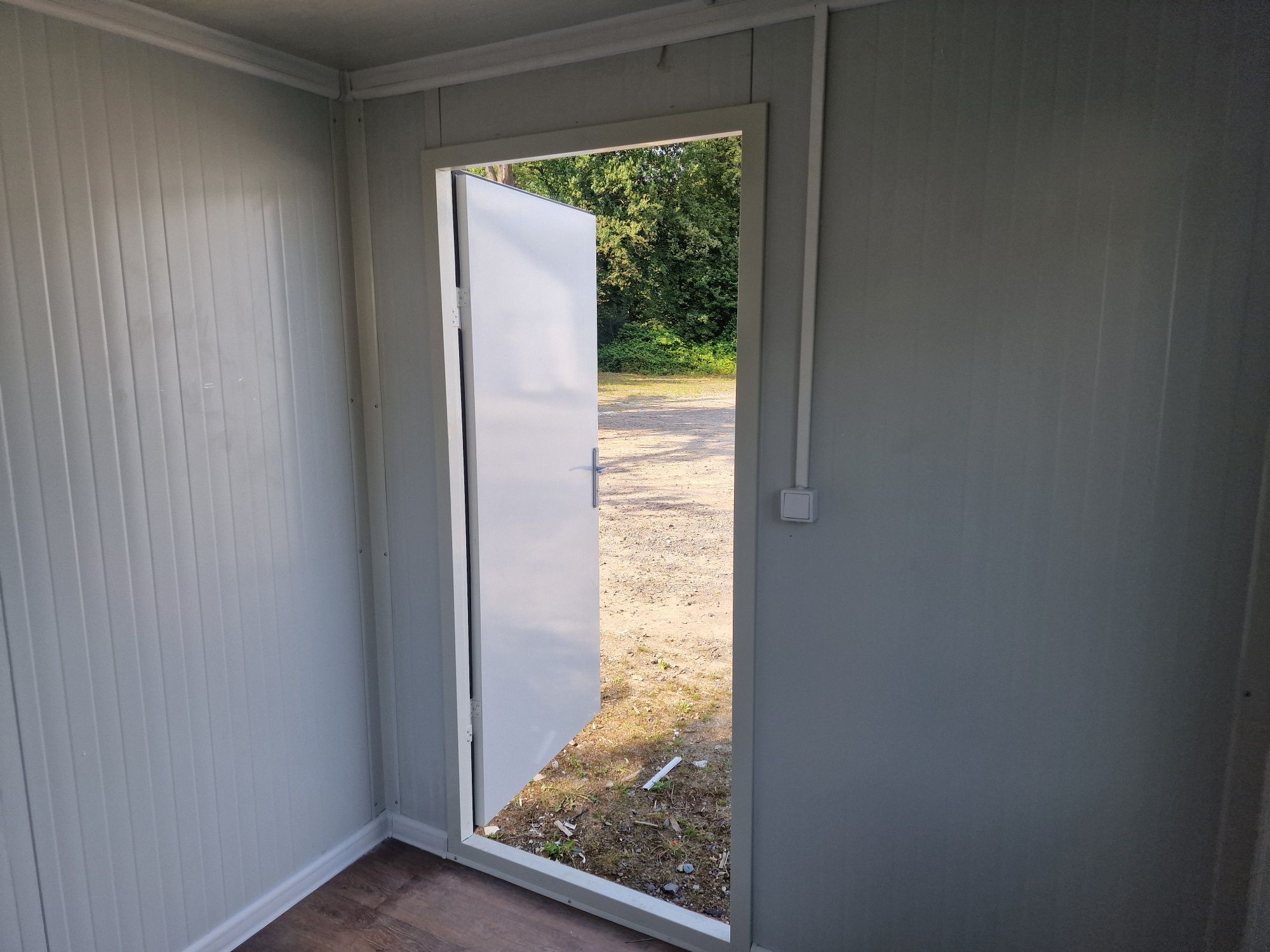 Kontener wartowniczy stróżówka całoroczny 2,4x2,4m nowy gwar. 5,8m²