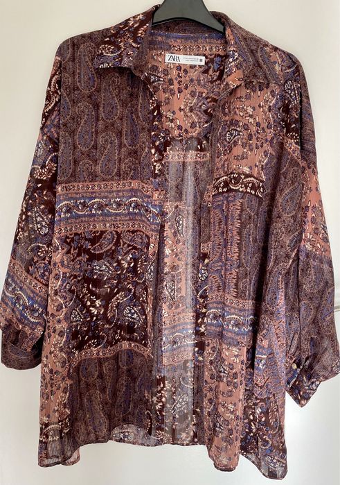 Camisa solta com padrões (Zara, tamanho M)