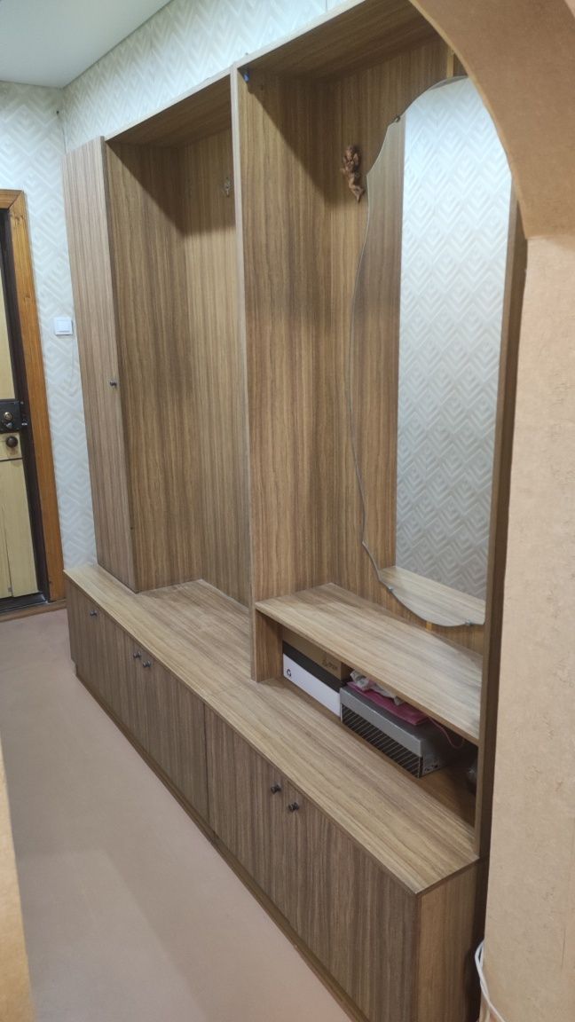 Передпокій, прихожа з дзеркалом 2.5*2.0