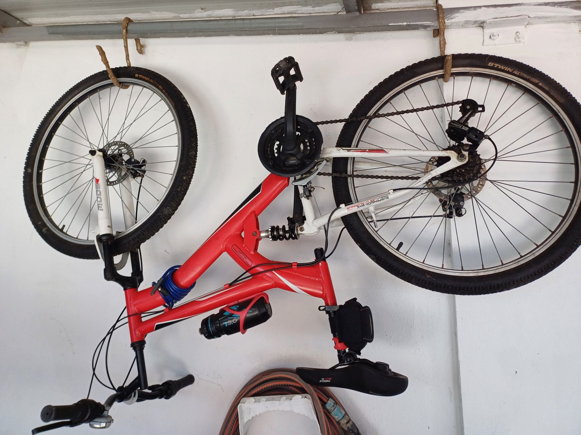Bicicleta tt e estrada, suspencao frente e tras, travao disco 2 rodas,