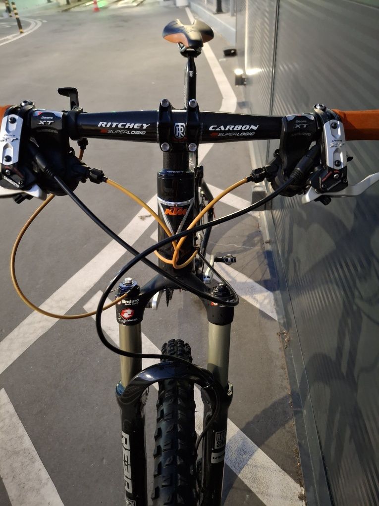 Bicicleta BTT KTM Carbono Suspensão Total