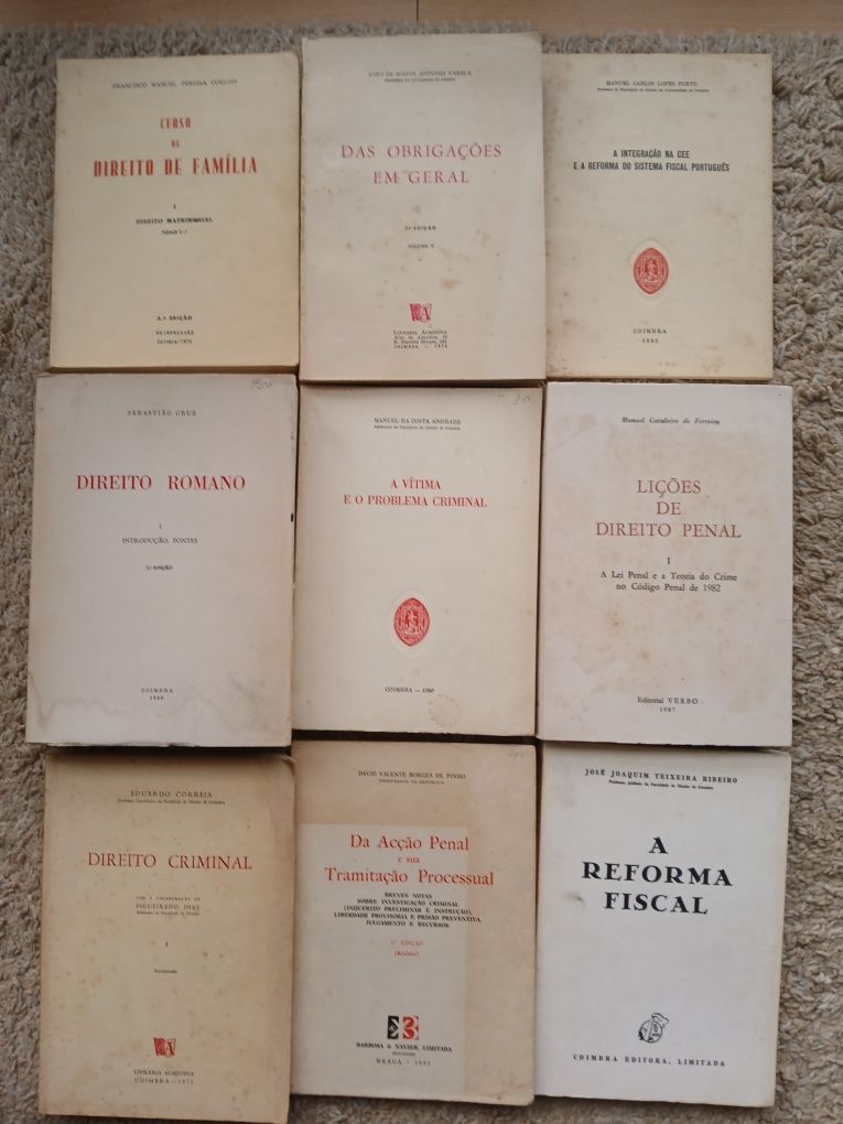 Lote de livros de direito