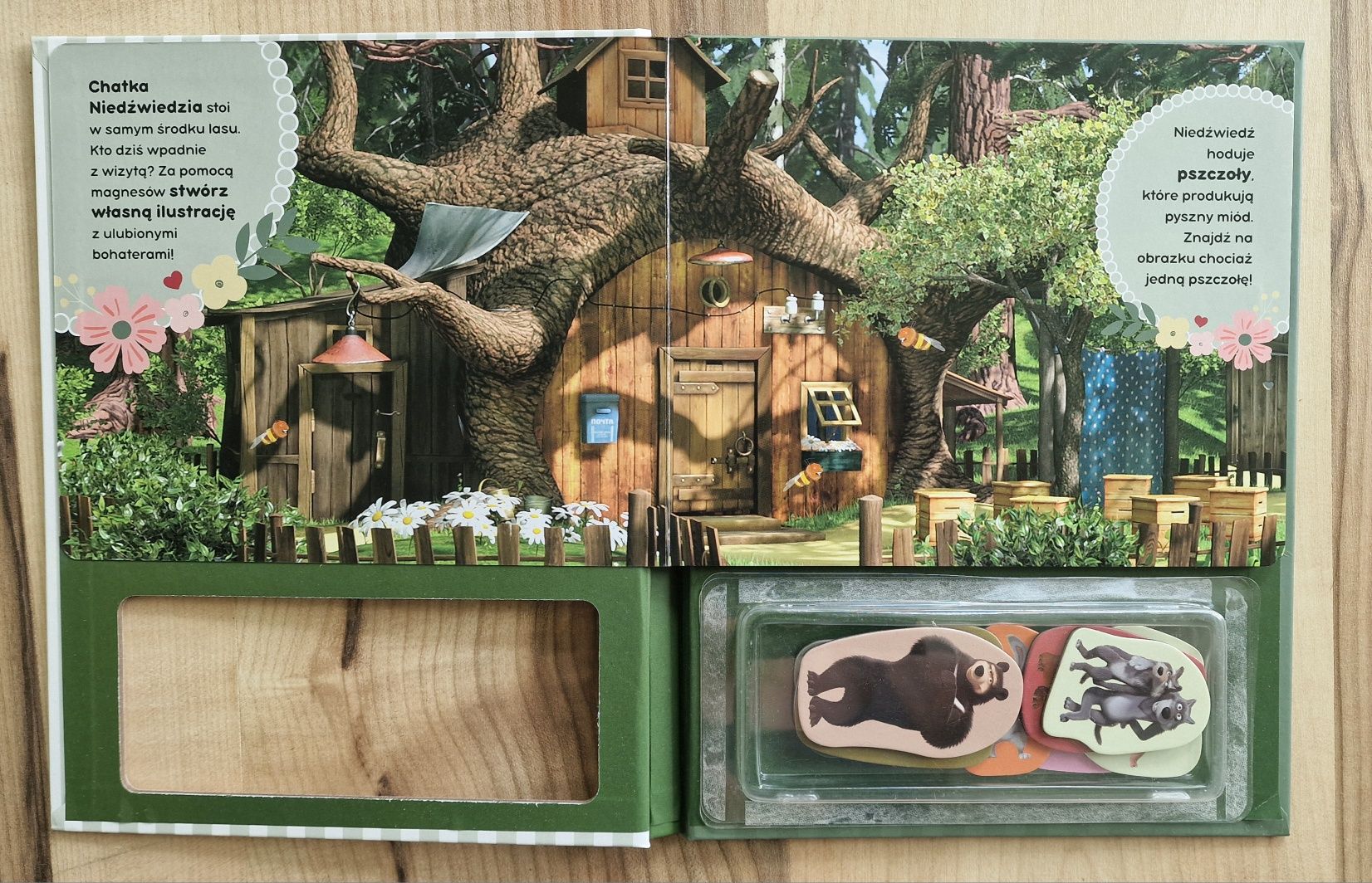 Książka z magnesami Masza i Niedźwiedź "Z wizytą w lesie"