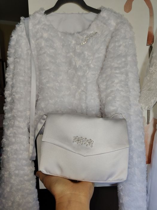 Piękna suknia komunijna z dodatkami torebka rękawiczki bolerko