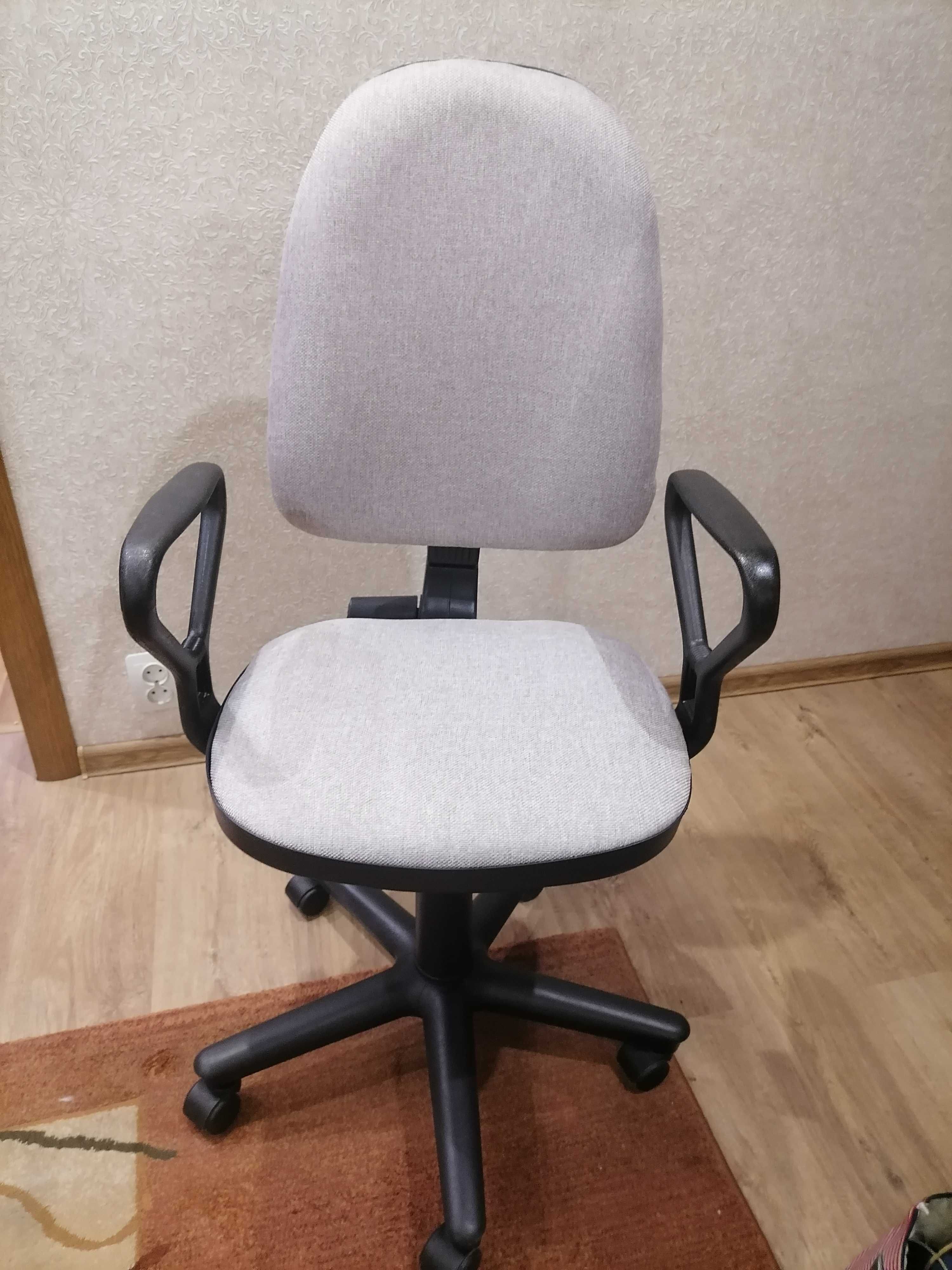 Крісло компютерне , офісне.