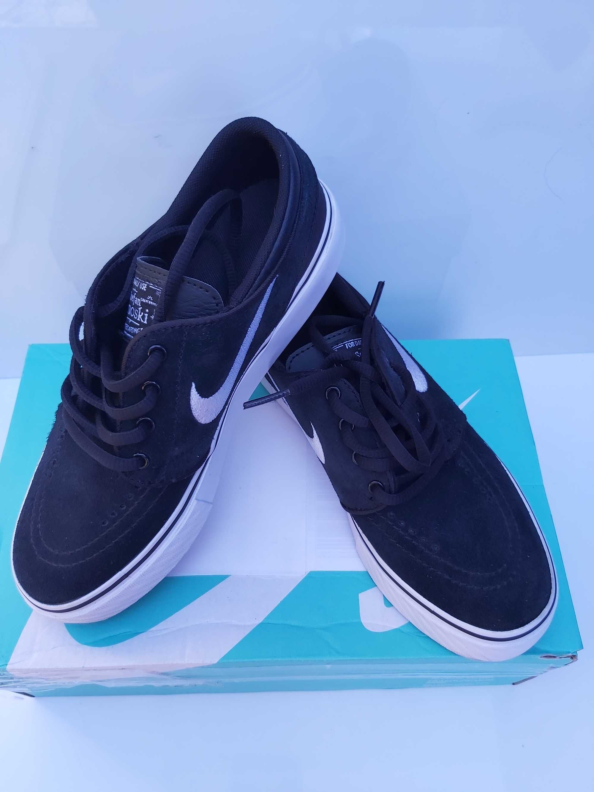 Sportowe sneakersy NIKE Stefan Janoski czarne zamszowe 36