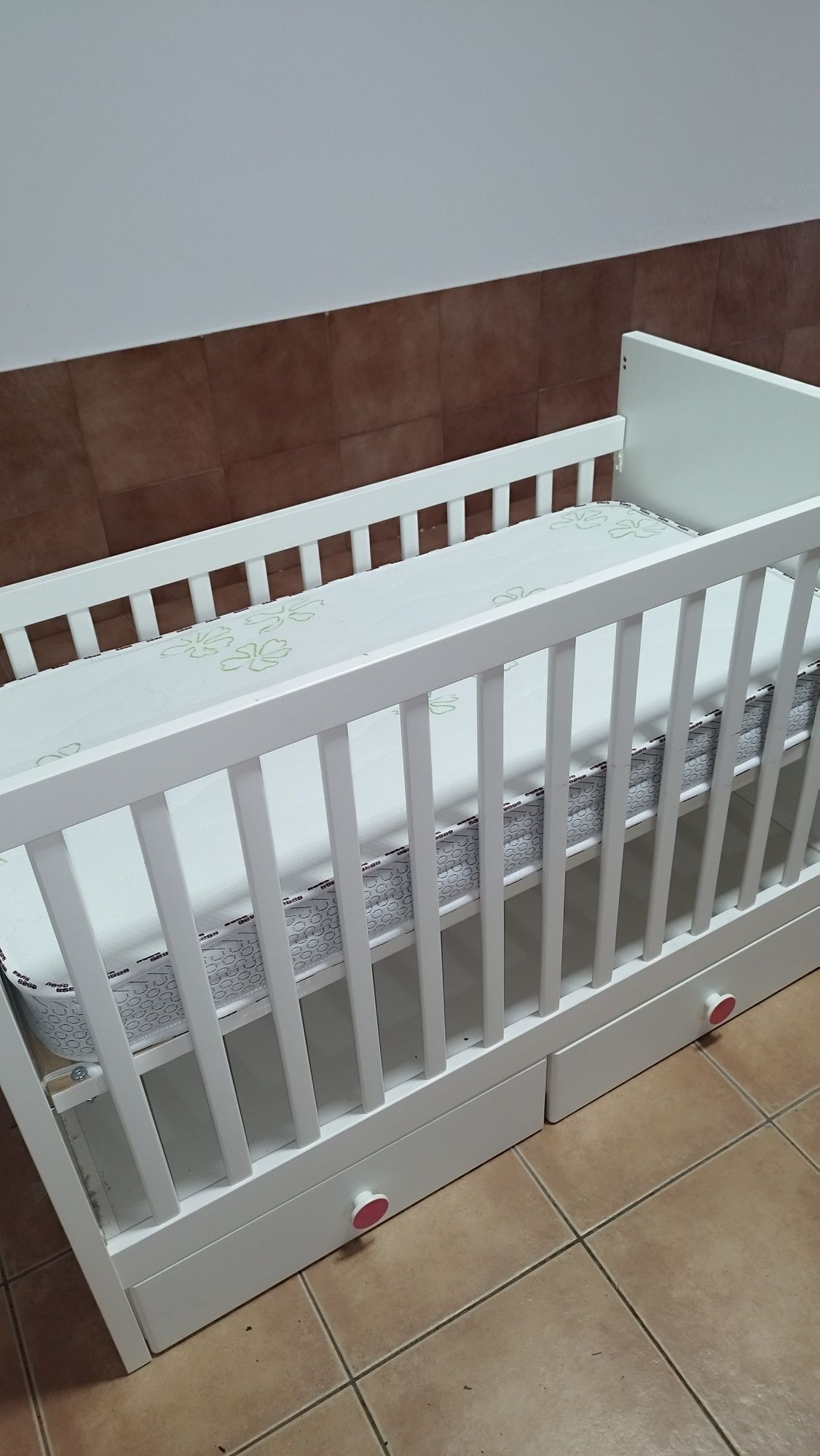 Vendo cama grades IKEA c/ colchão