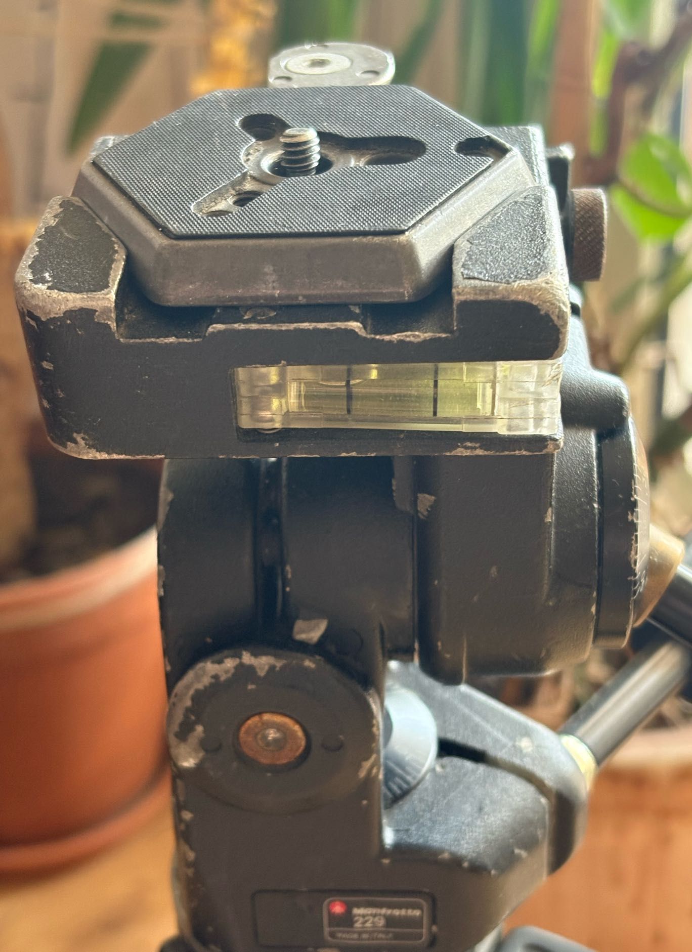 Statyw fotograficzny Velbon GEO N730 plus głowica Manfrotto 229