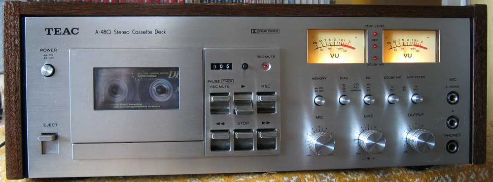 Касетна дека продаю