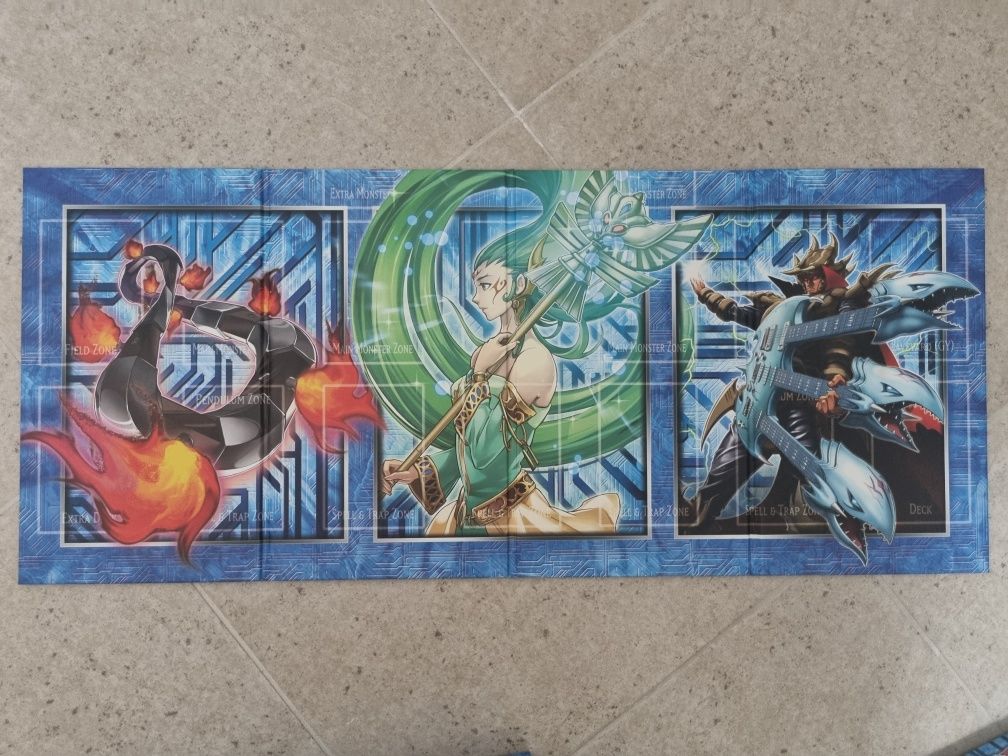 Tapete de Yu-Gi-Oh + cartas