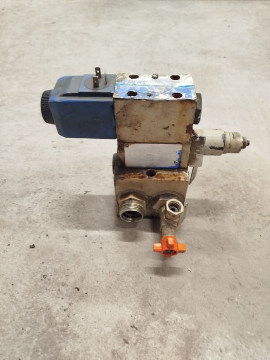 Rozdzielacz hydrauliczny 24V