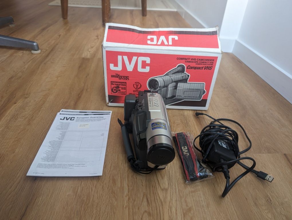 Câmera VHS Compacta JVC GR-FXM38