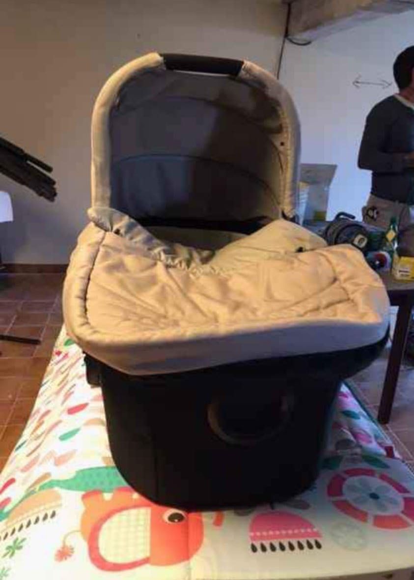 Berço bebe novo de cor preto e cinza