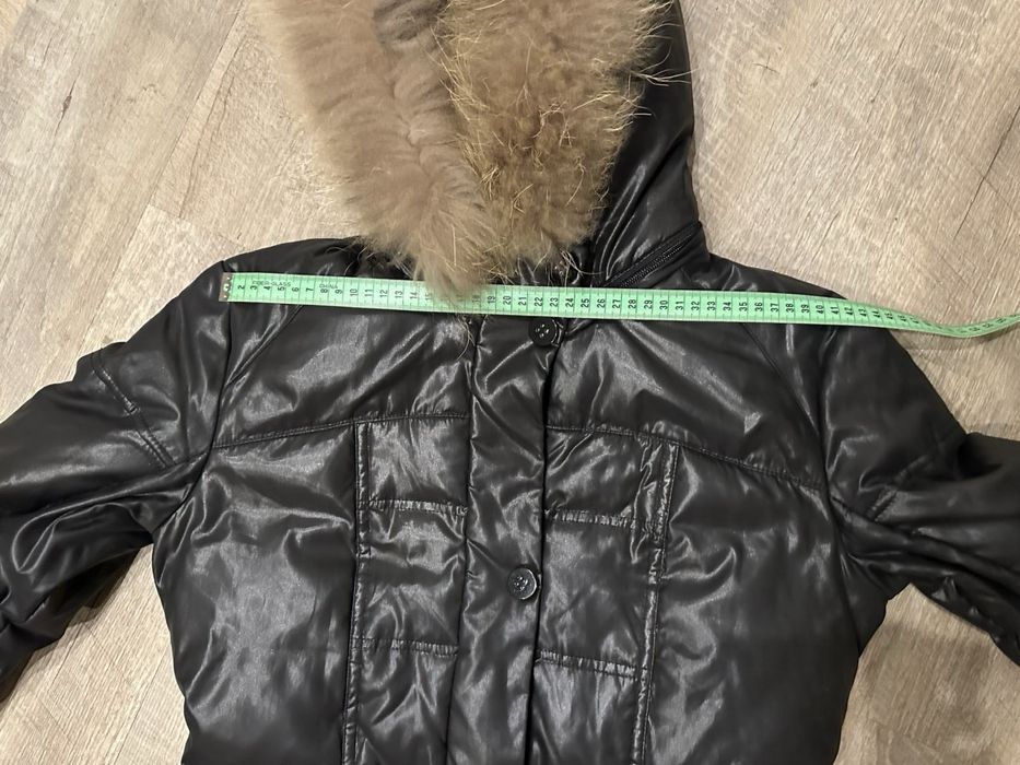 Kispo de penas com pelo no carapuço