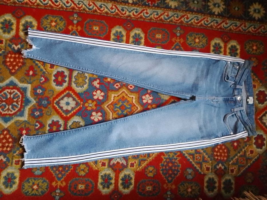Женские джинсы.()