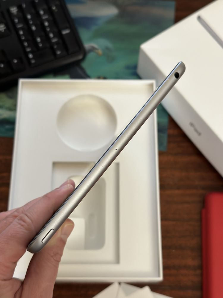Ipad 5 2017 32gb WiFI + Чохол, Коробка та документація