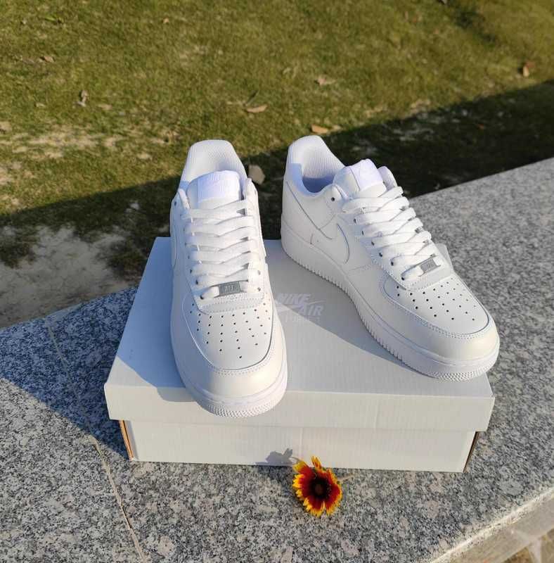 Nike Air Force 1 Low '07 White  37.5