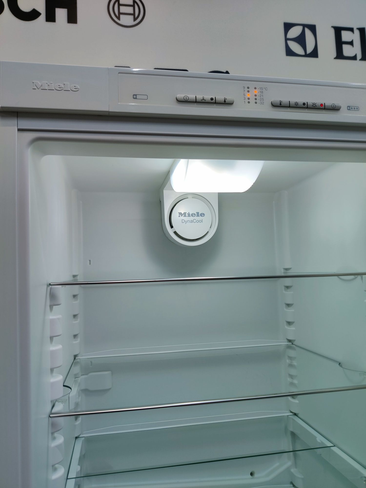Miele™ KFN12924SD.Шикарный холодильник белого цвета. 2 метра. Германия