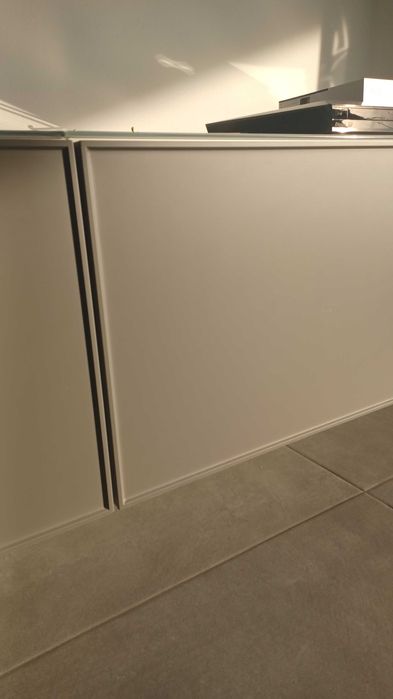 Sprzedam fronty do szafki rtv Besta  Ikea