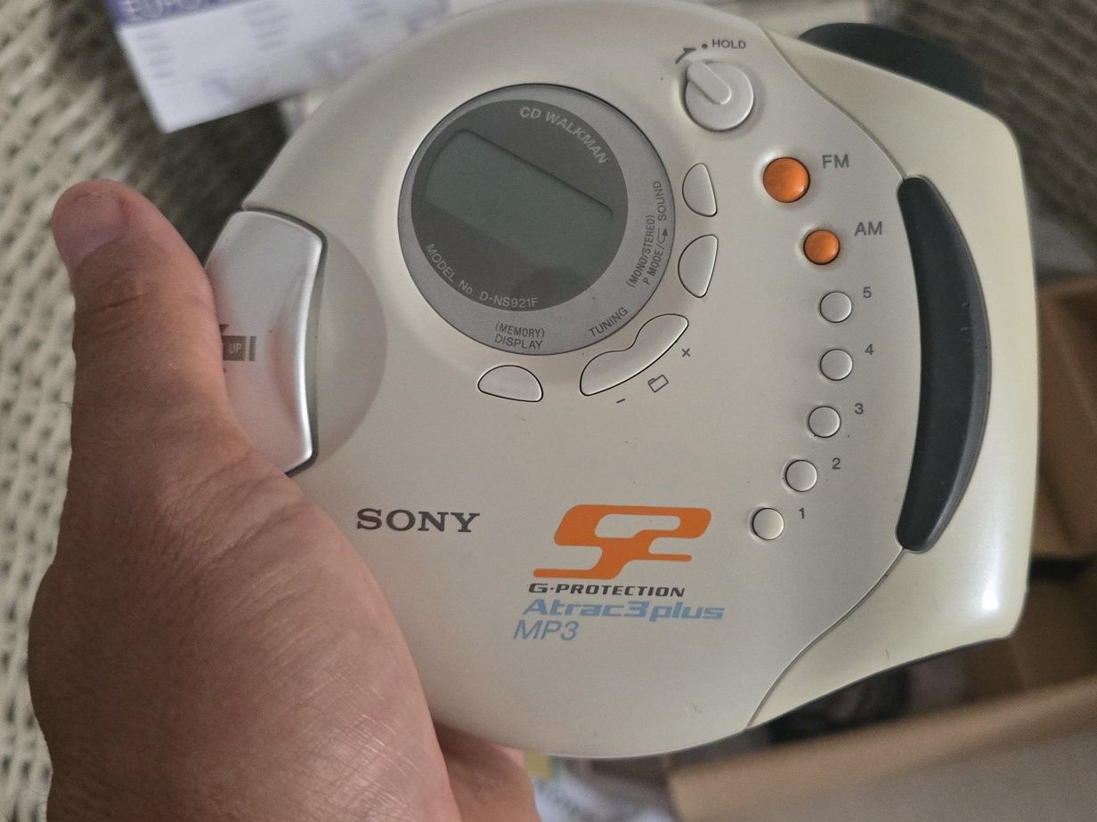 Discman Sony D-NS921F Atrac3/MP3 CD Plus Walkman Coleconadores


Son